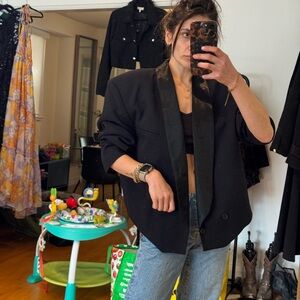 Vintage oversized 1980s cropped tuxedo blazer
